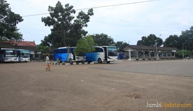 Terminal Alam Barajo yang berlokasi di Simpang Rimbo, Kecamatan Kotabaru, Kota Jambi